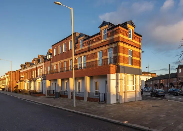 Contemporary 2 Bed Apartment -Belfast East Village